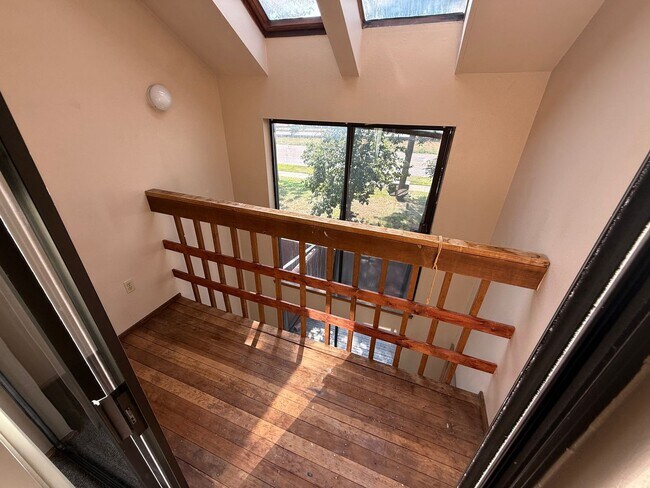 Building Photo - 3131 Bell Dr