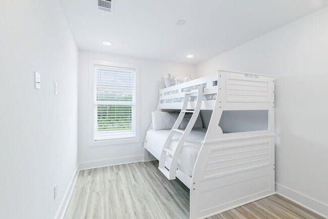 Building Photo - 125 Blue Eden Lp