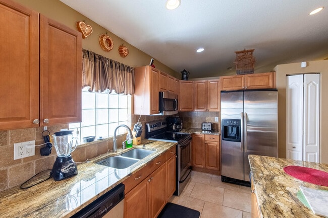 Building Photo - 10746 Oak Bend Way