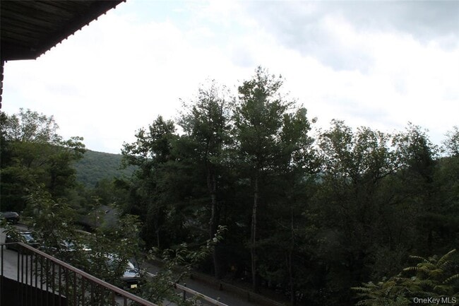 Building Photo - 1003 Parkview Dr