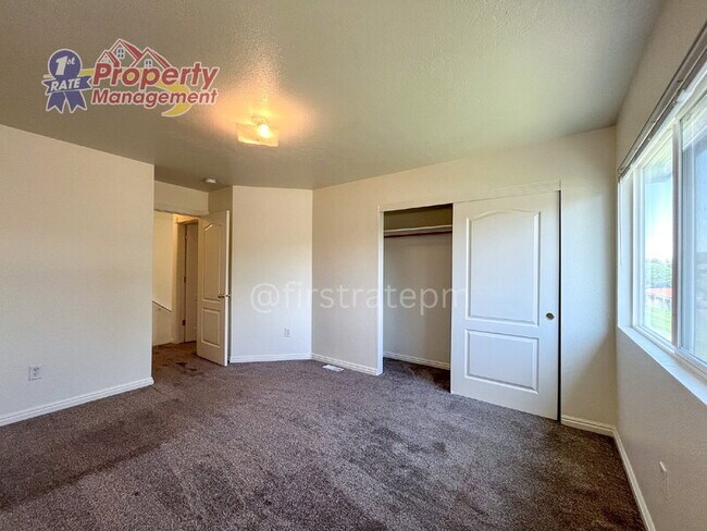 Building Photo - 5940 W Port Pl