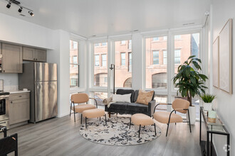 Interior Photo - 725 W Pratt St.