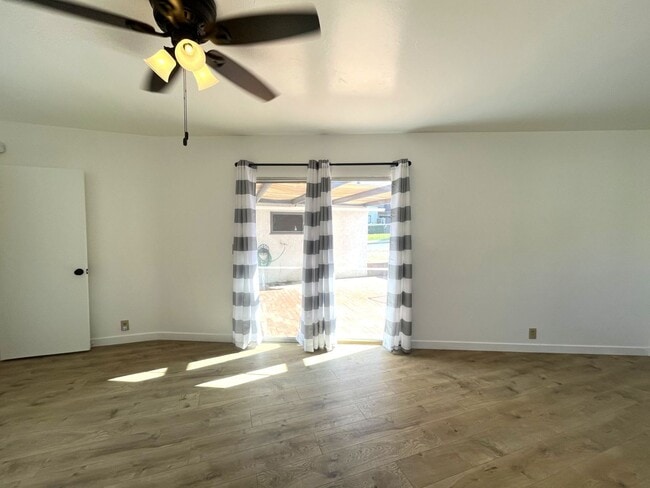 Building Photo - 3 bed, 2 bath located in Riverside!