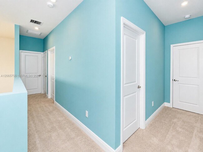 Building Photo - 10976 SW Tessili Wy