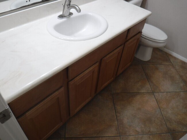 Building Photo - 1500 SQUARE FEET, 2 BED, 2 BATH AND 2 CAR GARAGE