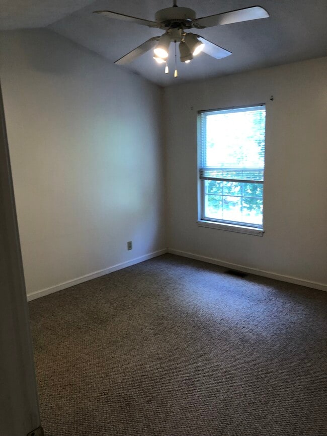 Building Photo - 2811 Horizon Dr