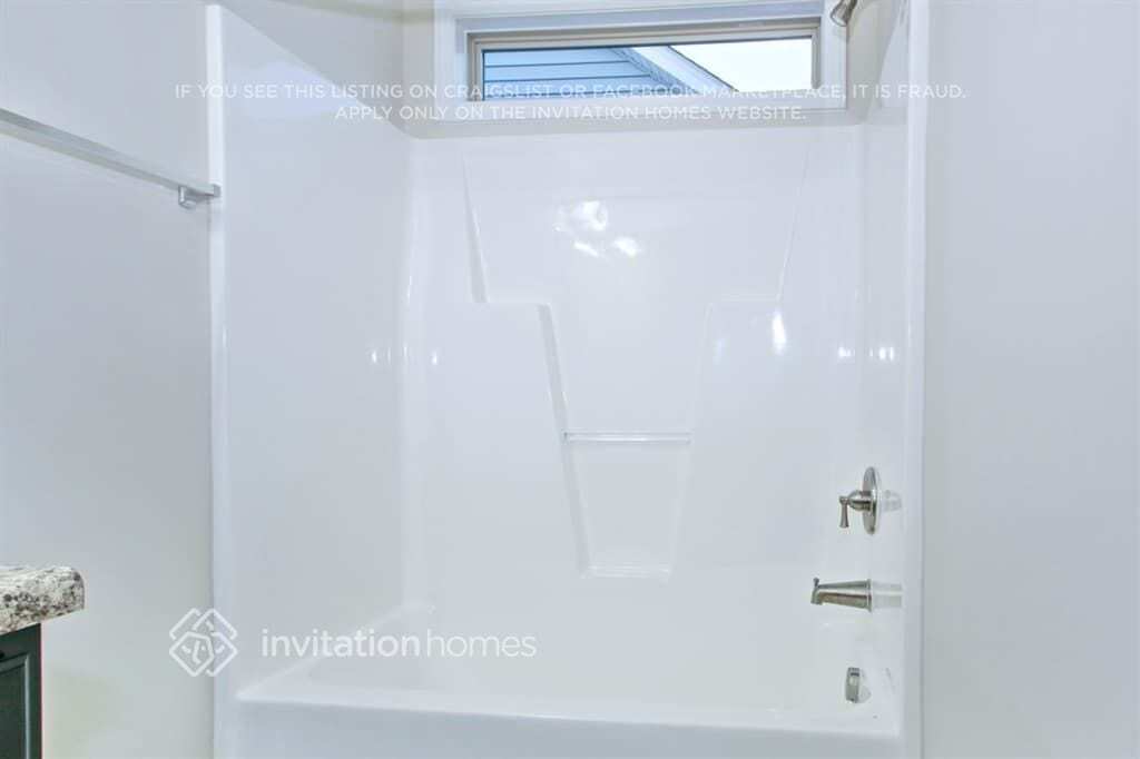 Building Photo - 127 Verrazano Pl