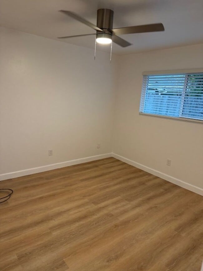 Building Photo - 653 W Henderson Ave