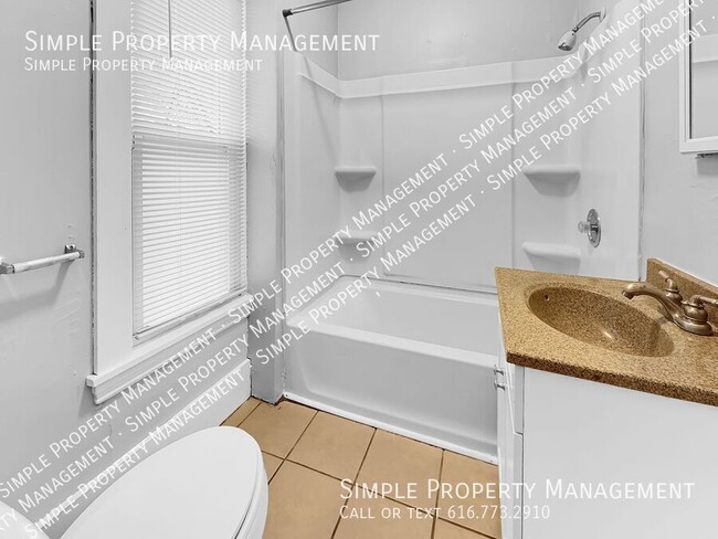 Building Photo - 1039 3rd St NW