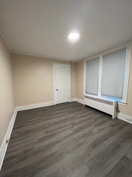 Building Photo - 466 NY-146