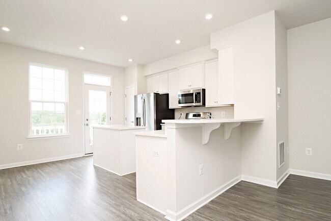 Building Photo - Dog-Friendly Townhome Near NGIC/DIA/NGA, CHO Airport, & Hollymead Town Center