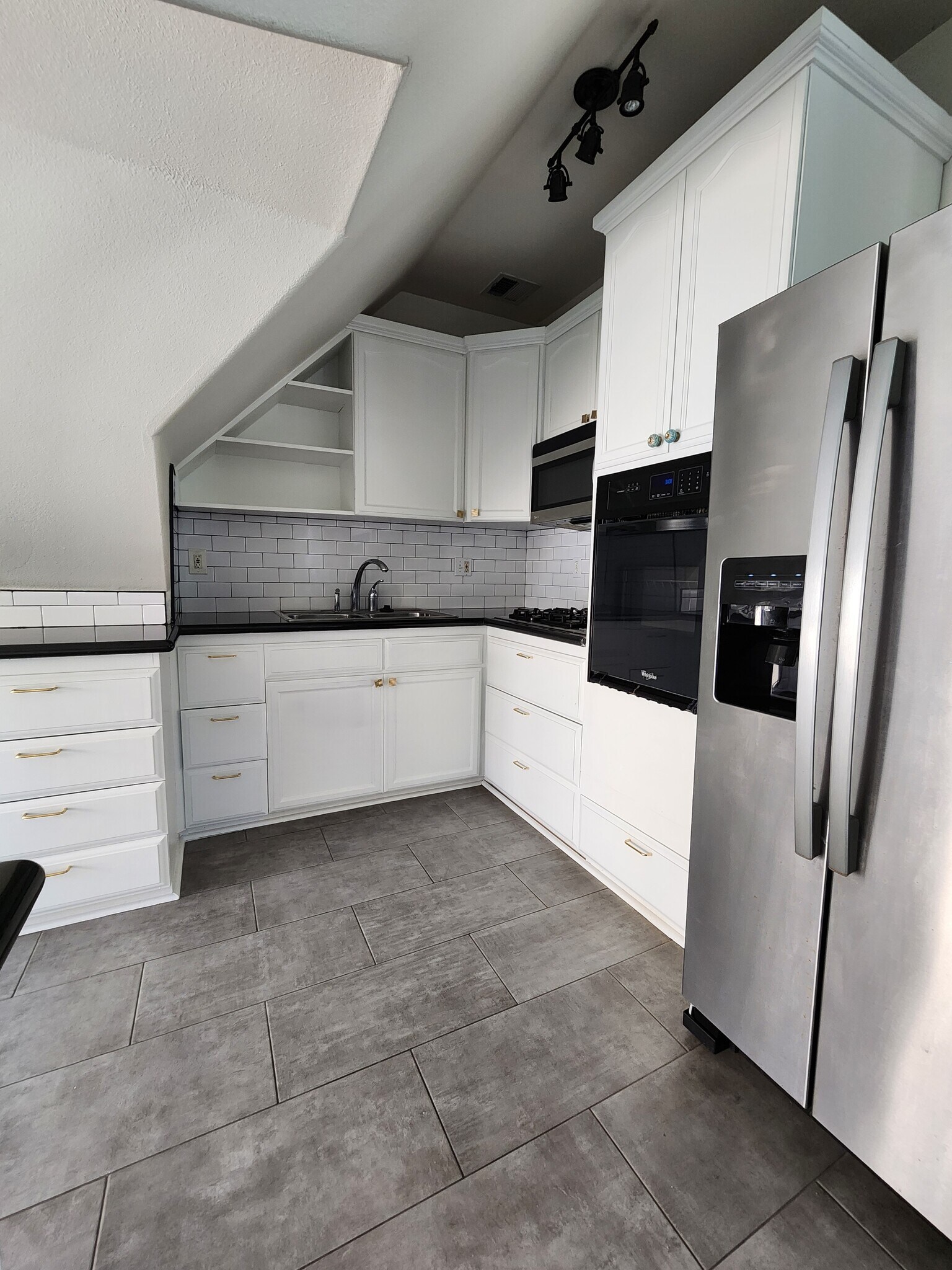 Kitchen - 1307 W 23rd St