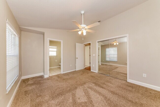 Building Photo - 208 Lookout Dr