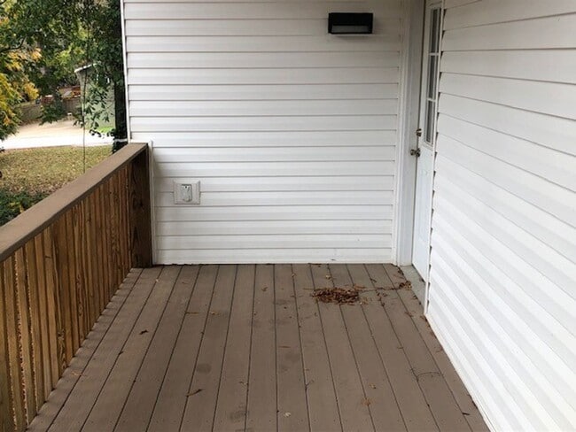 Building Photo - 544 Willson St