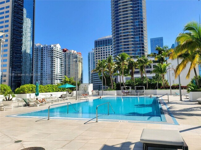 Building Photo - 950 Brickell Bay Dr