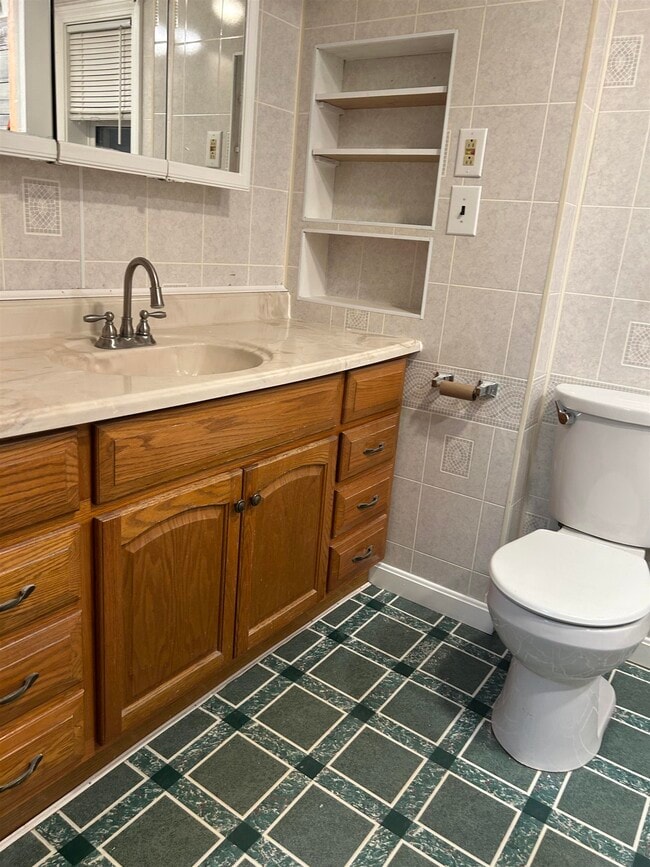 Building Photo - 293 Bear Hill Rd