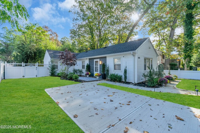 Building Photo - 185 Elmwood Rd