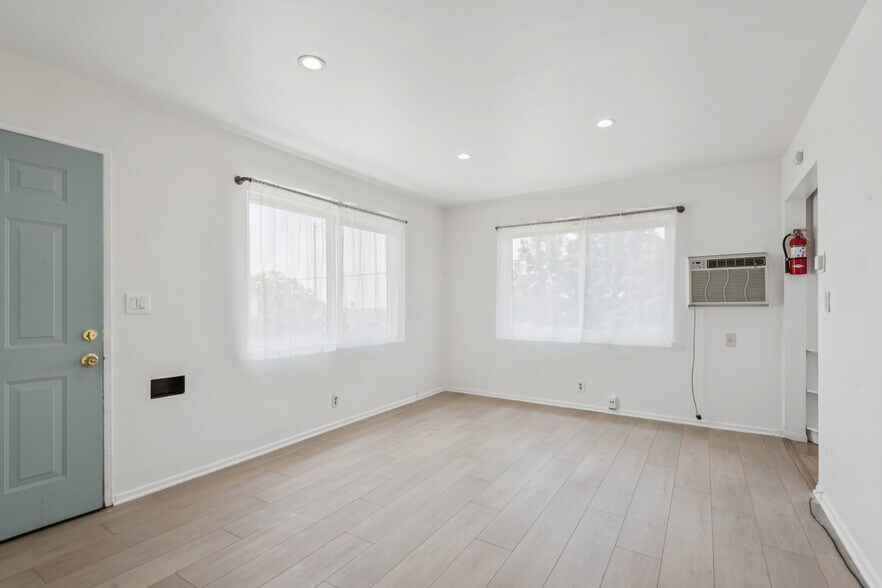 Living room - 2515 Wabash Ave