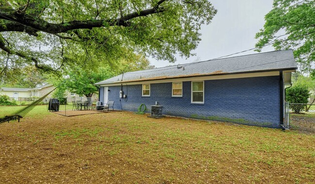 Building Photo - 4618 Trafalgar Rd