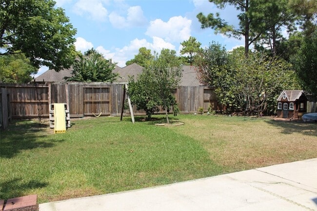 Building Photo - 7063 River Garden Dr