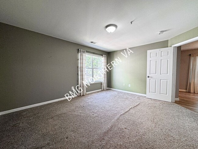 Building Photo - 635 Constellation Square SE