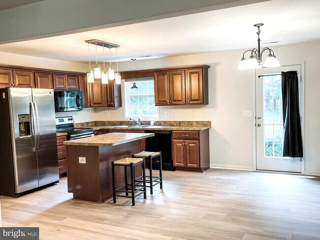 Building Photo - 18162 White Tail Way