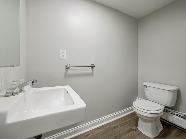 Building Photo - Freshly Remodeled 1BR Retreat in Desirable White Lake – Move-In Ready!