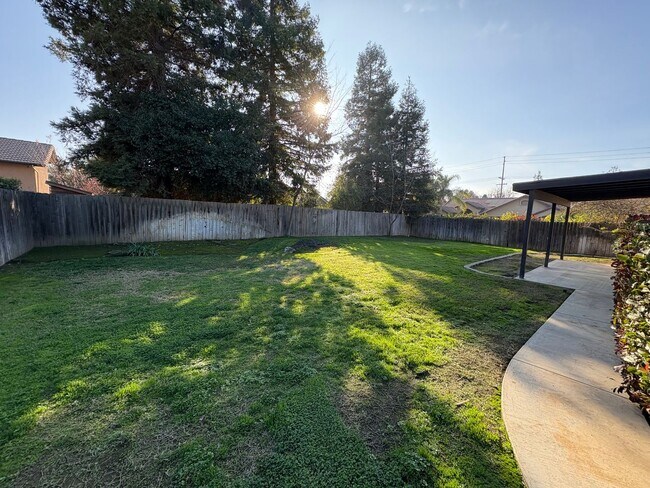 Building Photo - SE Visalia home coming soon!