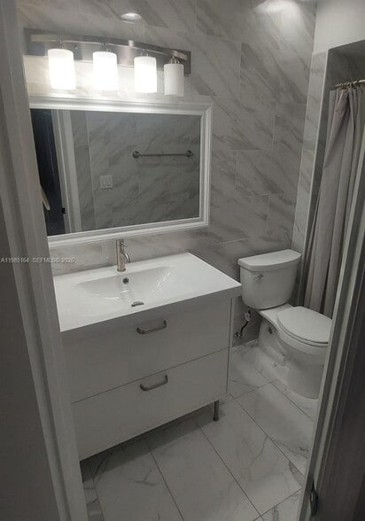 Building Photo - 731 Vista Isles Dr