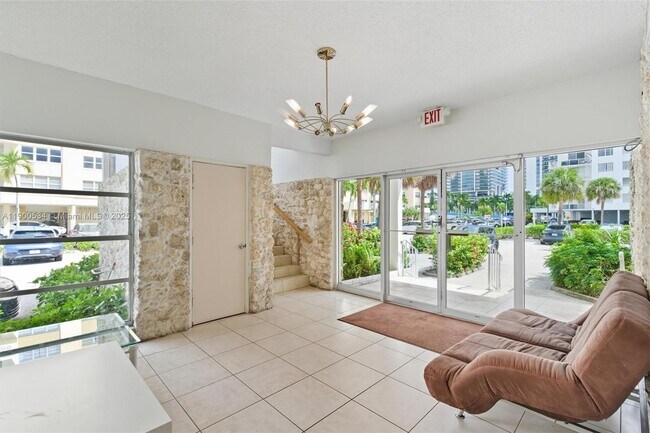 Building Photo - 1833 S Ocean Dr