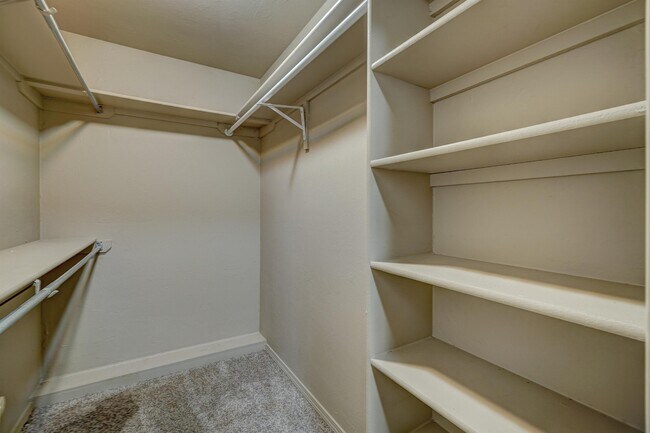 Building Photo - 2733 Tealwood Dr