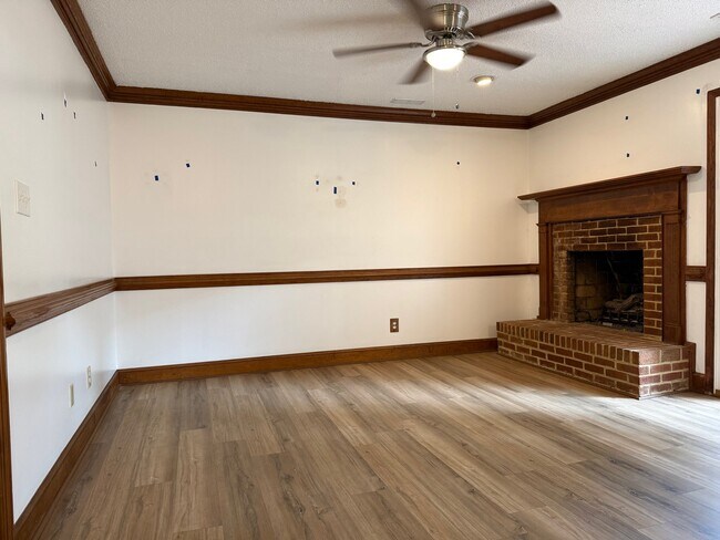 Building Photo - 722 Lord Dunmore Dr