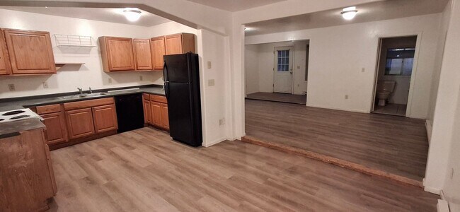 Building Photo - 4 bedroom rental