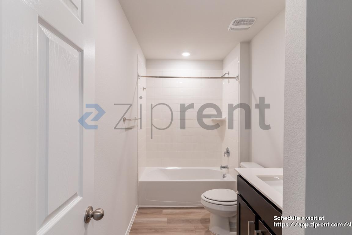 Building Photo - 1333 Piedmont St