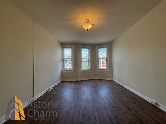Building Photo - Move-In Ready 4-Bedroom Home with Updated ...