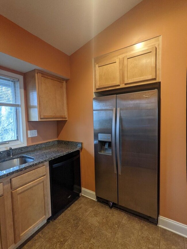 Building Photo - Windswept Condo! Great Asheville Location