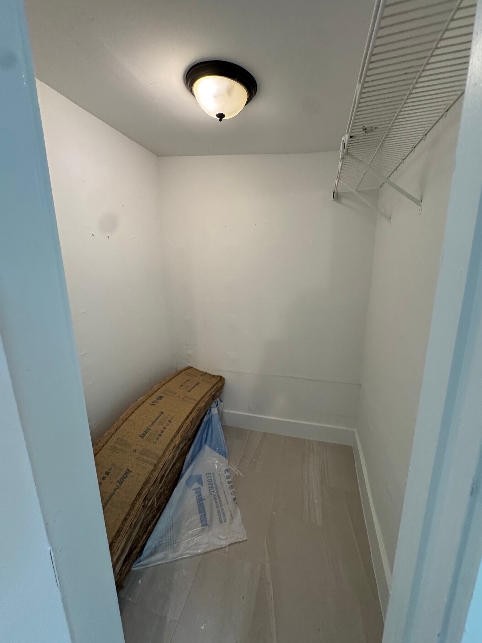 Walk in closet - 4620 McGregor Blvd