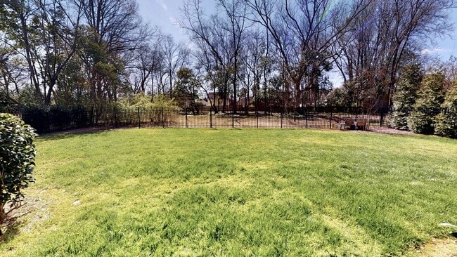Building Photo - 1016 N Sharon Amity Rd