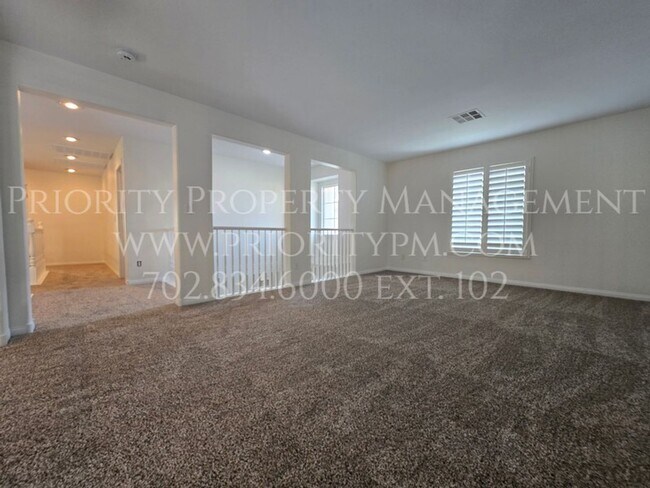 Building Photo - NORTHWEST BEAUTY! 3 Bed + Loft + Den! NEW PAINT/CARPET!