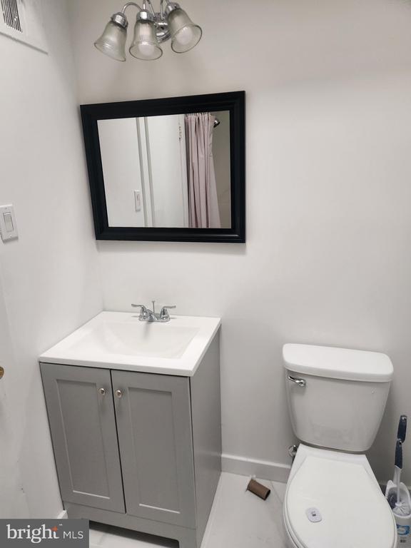 Building Photo - 228 Erica St