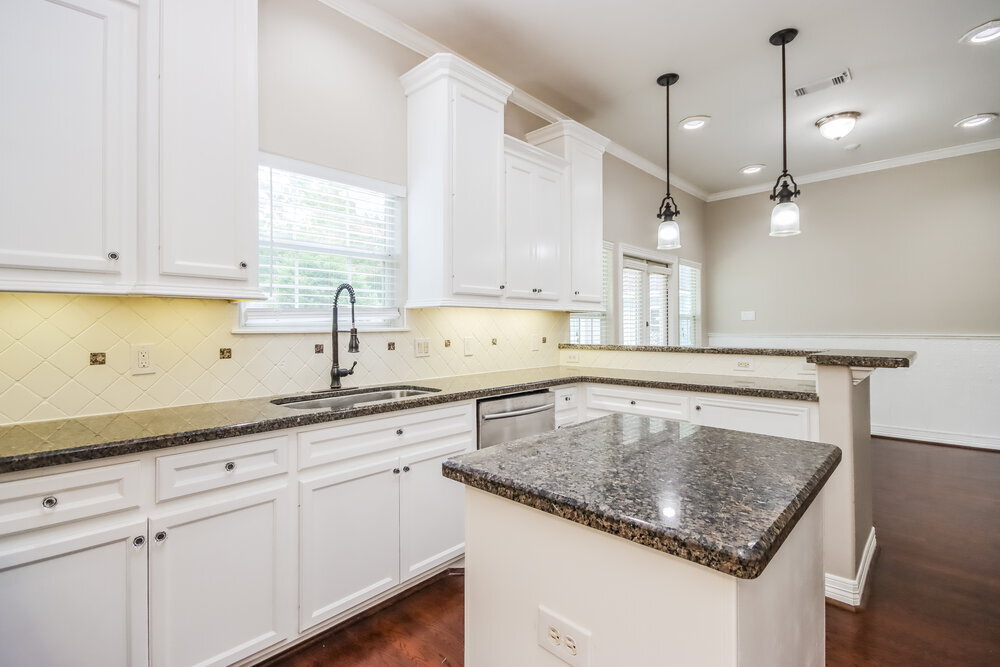 Building Photo - 409 Robinwood Dr