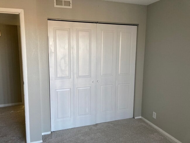 Building Photo - Beautifully Renovated 2-Bed, 2-Bath Condo ...