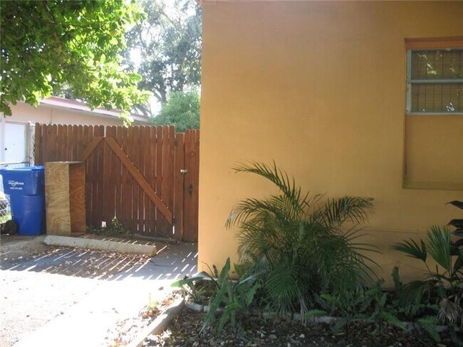 Building Photo - 2000 Rodman St