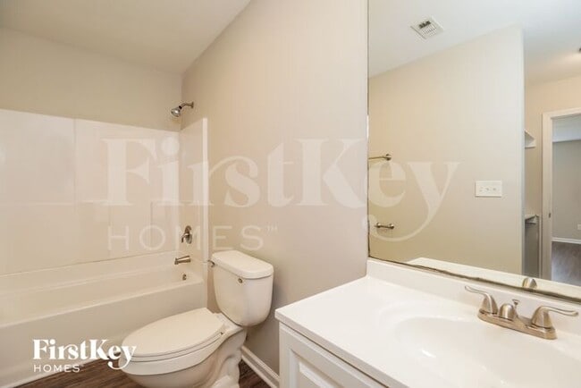 Building Photo - 5531 Buskirk Ave