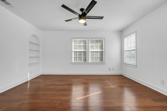 Building Photo - Renovated Midtown Apartment