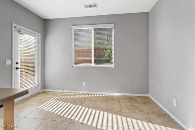 Building Photo - 10645 Mt Jefferson Ave