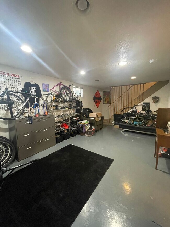 Building Photo - STUDENTS WELCOME! Spacious Home in West Ft. Collins w/ Large Fenced Yard, Garage