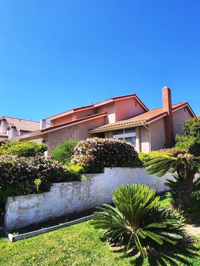 Building Photo - University City 4 bed home, Quiet street, 1950 Sqft