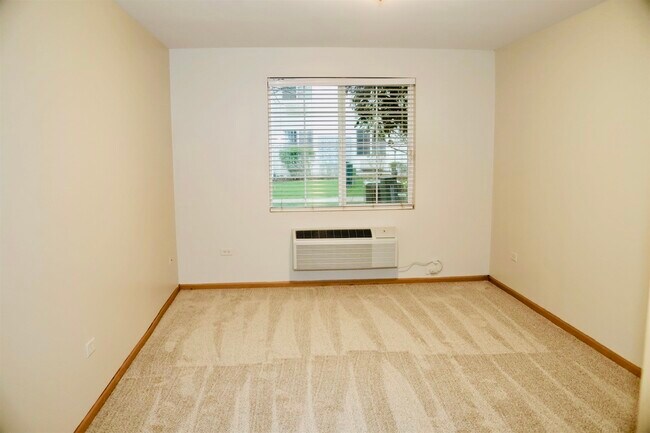 Building Photo - 1494 McClure Rd