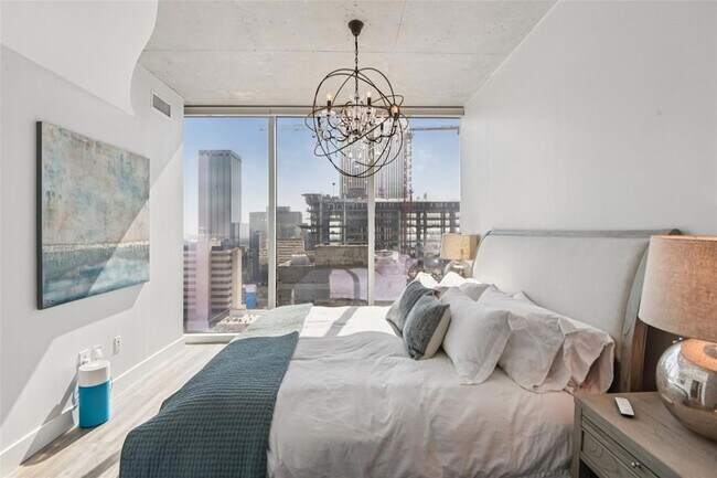 Building Photo - 777 N Ashley Dr